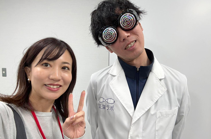 大谷さんは先生役に扮していました